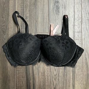 NWT!! Victoria’s Secret Full Coverage Lace Black Bra 38D